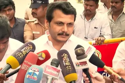 திமுக முன்னாள் அமைச்சர் செந்தில் பாலாஜி செய்தியாளர்களிடம் பேசுகிறார்