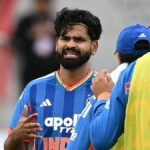 இந்திய கிரிக்கெட் அணியின் கேப்டன் ஸ்ரேயாஸ் ஐயர் பேட்டி அளிக்கும் காட்சி