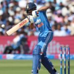 சுப்மன் கில் பேட்டிங் செய்யும் காட்சி