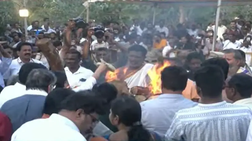 முன்னணி பாடகி எஸ்.ஜானகியின் உடலுக்கு அரசு மரியாதை செலுத்தப்படுகிறது