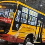 தமிழக அரசுப் பேருந்துகள் மஞ்சள் மற்றும் சிவப்பு நிறங்களில்