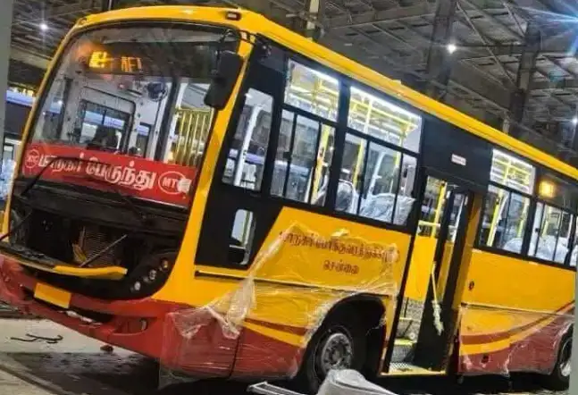 தமிழக அரசுப் பேருந்துகள் மஞ்சள் மற்றும் சிவப்பு நிறங்களில்