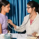 தமிழகத்தில் மருத்துவக் கல்லூரியில் மாணவர்கள் அமர்ந்திருக்கும் காட்சி