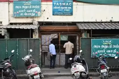டாஸ்மாக் ஊழியர் மாநில சம்மேளன அறிக்கையை வெளியிடும் காட்சி