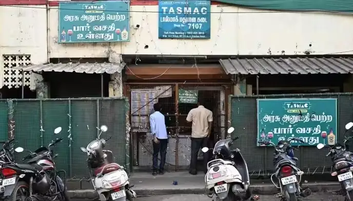டாஸ்மாக் ஊழியர் மாநில சம்மேளன அறிக்கையை வெளியிடும் காட்சி