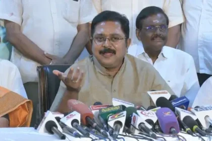 அமமுக பொதுச்செயலாளர் டிடிவி தினகரன் செய்தியாளர்களிடம் பேசுகிறார்