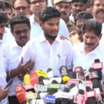 இந்து சமய அறநிலையத்துறை அமைச்சர் பி.கே. சேகர்பாபு கோவில் நிலங்கள் குறித்த அதிகாரிகளுக்கு உத்தரவு பிறப்பிக்கிறார்.