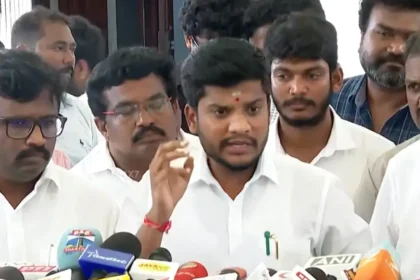 அமைச்சர் ரமேஷ் செய்தியாளர்களைச் சந்திக்கும் காட்சி