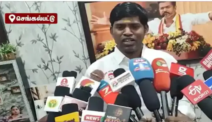 தமிழக வெற்றிக் கழகத்தின் (தவெக) கொடி மற்றும் கட்சி சின்னம்