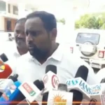 தேனி மாவட்ட காவல் கண்காணிப்பாளர் அலுவலகத்தில் புகார் மனு அளிக்கும் வழக்கறிஞர்