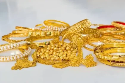 தேனி கனரா வங்கியில் நகை கடன் மோசடி தொடர்பாக புகார் அளிக்கப்பட்ட சம்பவம்
