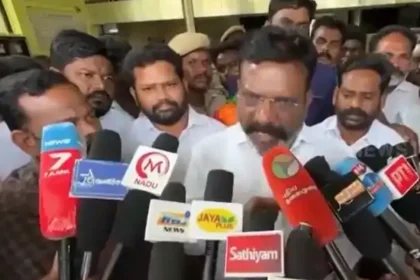 விசிக தலைவர் திருமாவளவன் செய்தியாளர்களை சந்திக்கும் காட்சி