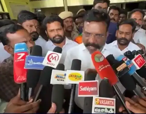 விசிக தலைவர் திருமாவளவன் செய்தியாளர்களை சந்திக்கும் காட்சி