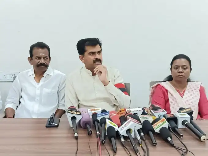 மதிமுக முதன்மைச் செயலாளர் துரை வைகோ செய்தியாளர்களிடம் பேசுகிறார்