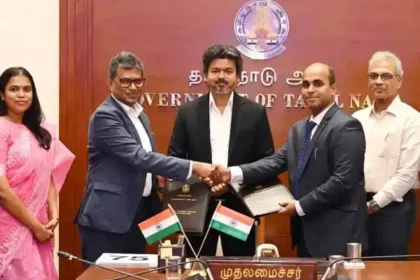 தமிழக முதல்வர் விஜய் முன்னிலையில் ஹிட்டாச்சி நிறுவனத்துடன் ஒப்பந்தம் கையெழுத்தாகும் காட்சி