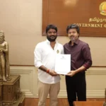 தமிழ்நாடு வீட்டு வசதி வாரிய தலைவர் சிவா முதலமைச்சர் விஜய்யிடம் வாழ்த்து பெறுதல்
