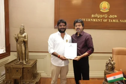 தமிழ்நாடு வீட்டு வசதி வாரிய தலைவர் சிவா முதலமைச்சர் விஜய்யிடம் வாழ்த்து பெறுதல்