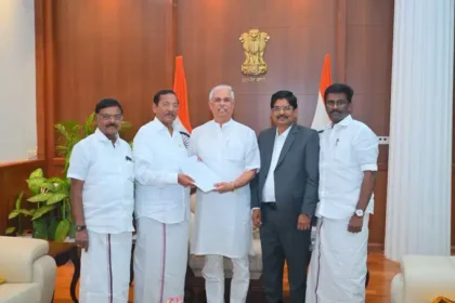 ஆளுநர் ஆர்.என். ரவி அவர்களிடம் புகார் மனு அளிக்கும் அரசியல் கட்சி தலைவர்கள்