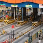 சென்னையில் சுங்கச்சாவடியில் வாகனங்கள் நிற்கும் காட்சி