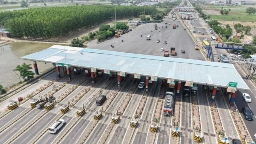 சுங்கச்சாவடிக்கு அருகில் வசிக்கும் உள்ளூர்வாசிகள் டிஜிட்டல் இ-பாஸ் பெறும் வசதி