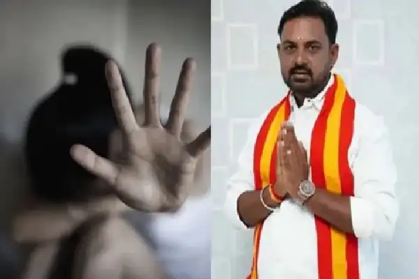 தமிழக வெற்றிக் கழகத்தின் ராணிப்பேட்டை மாவட்டச் செயலாளர் விஜய் மோகன்