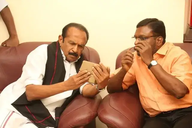 மதிமுக பொதுச்செயலாளர் வைகோ செய்தியாளர் சந்திப்பில் பேசுகிறார்