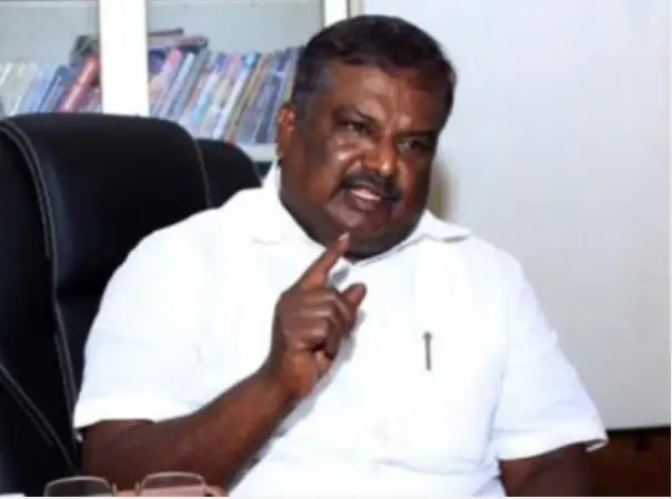 முன்னாள் அமைச்சர் சிவசங்கர் செய்தியாளர்களிடம் பேசுகிறார்