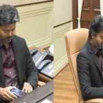 தமிழக முதல்வர் விஜய்க்கு வின் குழும நிர்வாக இயக்குநர் பொம்மை கார் பரிசளிக்கும் காட்சி