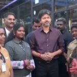 நடிகர் விஜய் பெண் ஊழியர்களுடன் குழுவாக புகைப்படம் எடுக்கிறார்