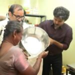 முதல்வர் விஜய் ரேஷன் கடையில் பொதுமக்களுக்கு பொருட்களை வழங்குகிறார்