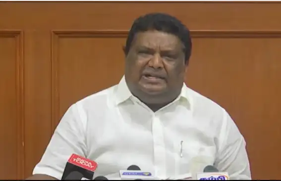 முன்னாள் அமைச்சர் எஸ்.எஸ். சிவசங்கர் செய்தியாளர்களிடம் பேசுகிறார்