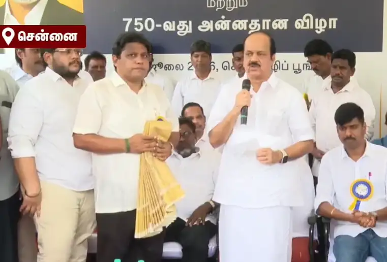 சட்டமன்ற சபாநாயகர் ஜே.சி.டி.பிரபாகர் ஒரு நிகழ்ச்சியில் பேசுகிறார்
