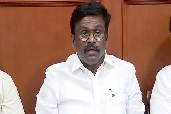 திமுக சட்டத்துறை இணைச் செயலாளர் பரந்தாமன் செய்தியாளர் சந்திப்பில் பேசுகிறார்