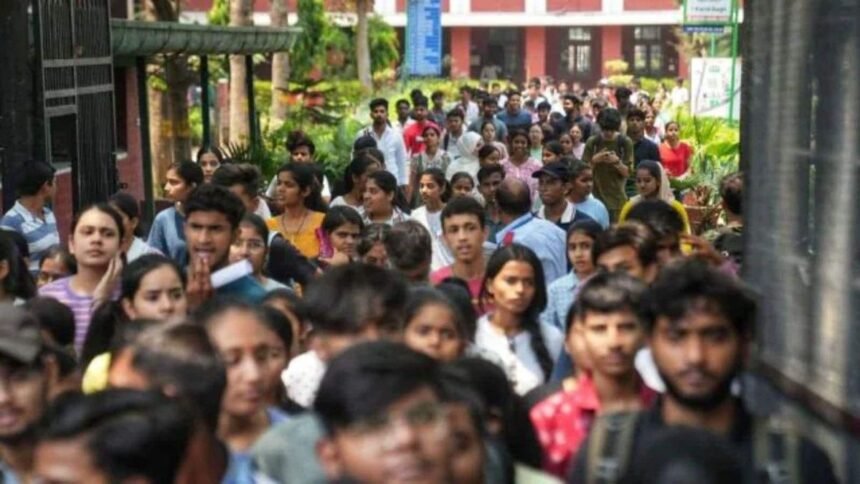 மருத்துவப் படிப்புக்கான இடம் பெற்ற மாற்றுத்திறனாளி மாணவர்