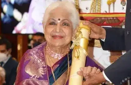 செளகார் ஜானகியின் உடல் பெசன்ட் நகர் மின் மயானத்தில் தகனம் செய்யப்படுகிறது