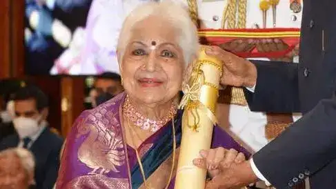 செளகார் ஜானகியின் உடல் பெசன்ட் நகர் மின் மயானத்தில் தகனம் செய்யப்படுகிறது