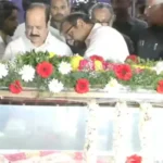சௌகார் ஜானகி உடலுக்கு அரசு சார்பில் அஞ்சலி