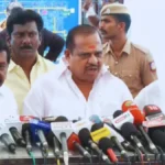அதிமுக சட்டமன்ற உறுப்பினர் அக்ரி கிருஷ்ணமூர்த்தி செய்தியாளர்களைச் சந்திக்கும் காட்சி