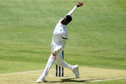வெஸ்ட் இண்டீஸ் வேகப்பந்து வீச்சாளர் அல்சாரி ஜோசப்