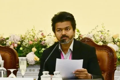 தமிழக முதலமைச்சர் சி. ஜோசப் விஜய் தெற்கு மண்டல மன்றக் கூட்டத்தில் உரையாற்றுகிறார்
