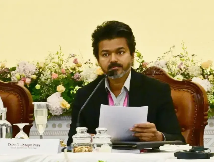 தமிழக முதலமைச்சர் சி. ஜோசப் விஜய் தெற்கு மண்டல மன்றக் கூட்டத்தில் உரையாற்றுகிறார்