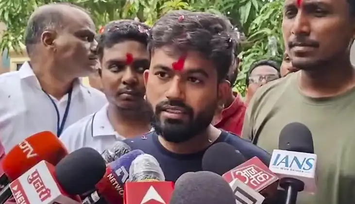 அமித் ஷா ராஜினாமா செய்ய வேண்டும் என கோரும் அபிஜித் தீப்கே