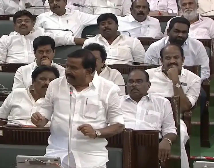 தமிழக சட்டமன்றத்தில் அம்மா உணவகம் குறித்து விவாதிக்கும் உறுப்பினர்கள்