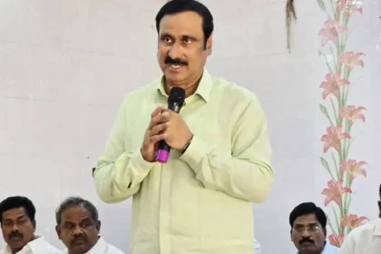 பா.ம.க தலைவர் அன்புமணி ராமதாஸ் செய்தியாளர்களை சந்திக்கும் காட்சி