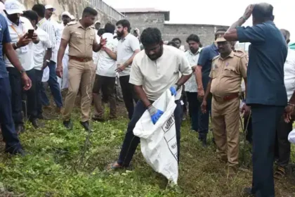 அண்ணாமலை கடற்கரை தூய்மை பணியில் ஈடுபடுதல்