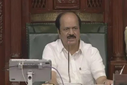சட்டப்பேரவையில் பேசிக்கொண்டிருக்கும் சட்டமன்ற உறுப்பினர்