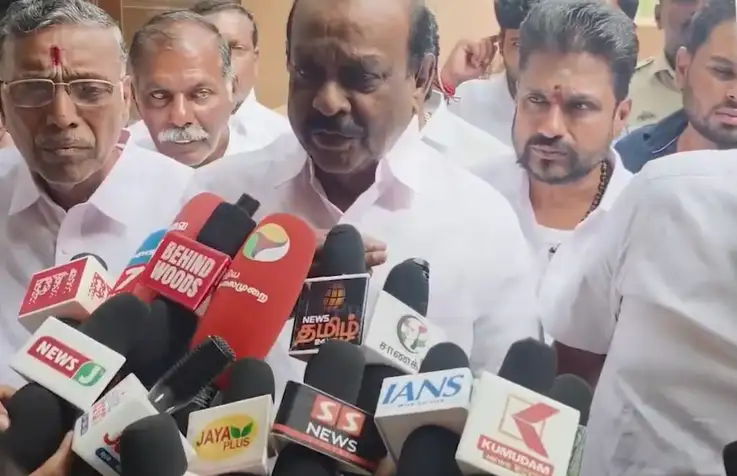 அதிமுக முன்னாள் அமைச்சர் நத்தம் விஸ்வநாதன் செய்தியாளர்களை சந்திக்கும் காட்சி