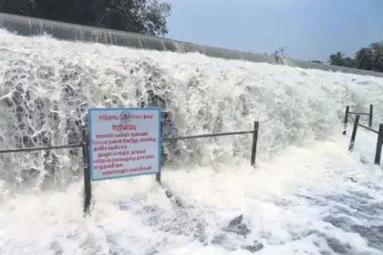 பவானி ஆற்றில் வெள்ளப்பெருக்கு ஏற்பட்டுள்ள காட்சி