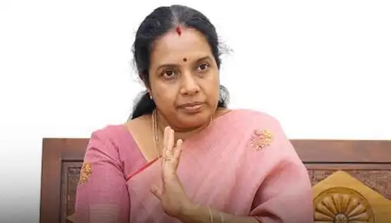 பாஜக தேசிய மகளிரணி தலைவர் ரூப் குமாரி செளத்ரி மற்றும் முன்னாள் தலைவர் வானதி சீனிவாசன்