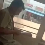 புகைப்பிடிக்கும் அரசு பேருந்து நடத்துநர்